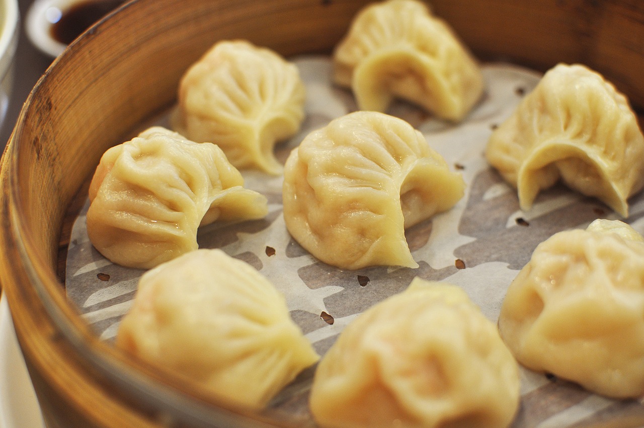 Close up of 6 dumplings
