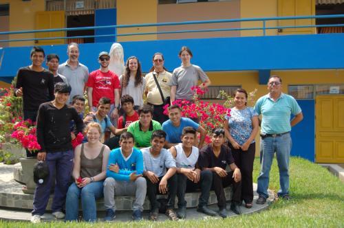 Group photo of the 2017 Peru aquaponics crew