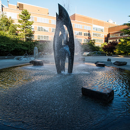 photograph of sculptural water feature on the SU campus