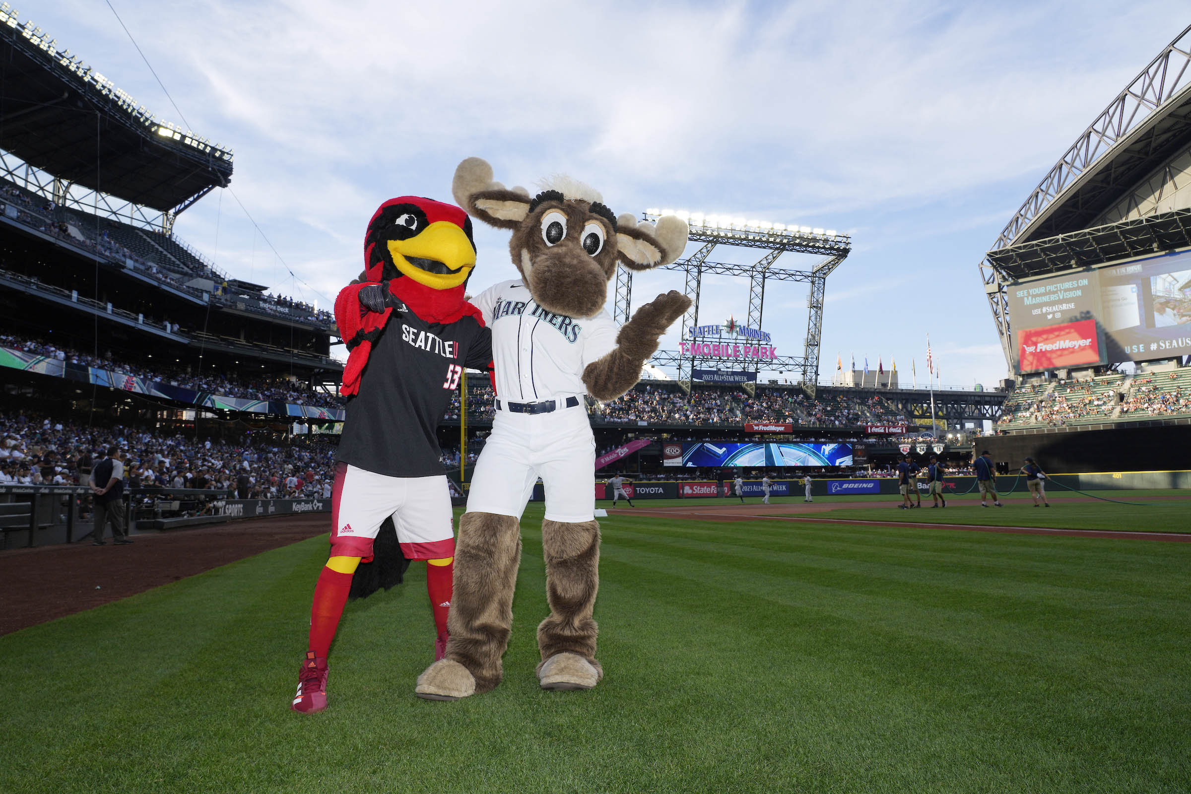 Rudy the Redhawk spent some time hanging with the Mariners Moose.