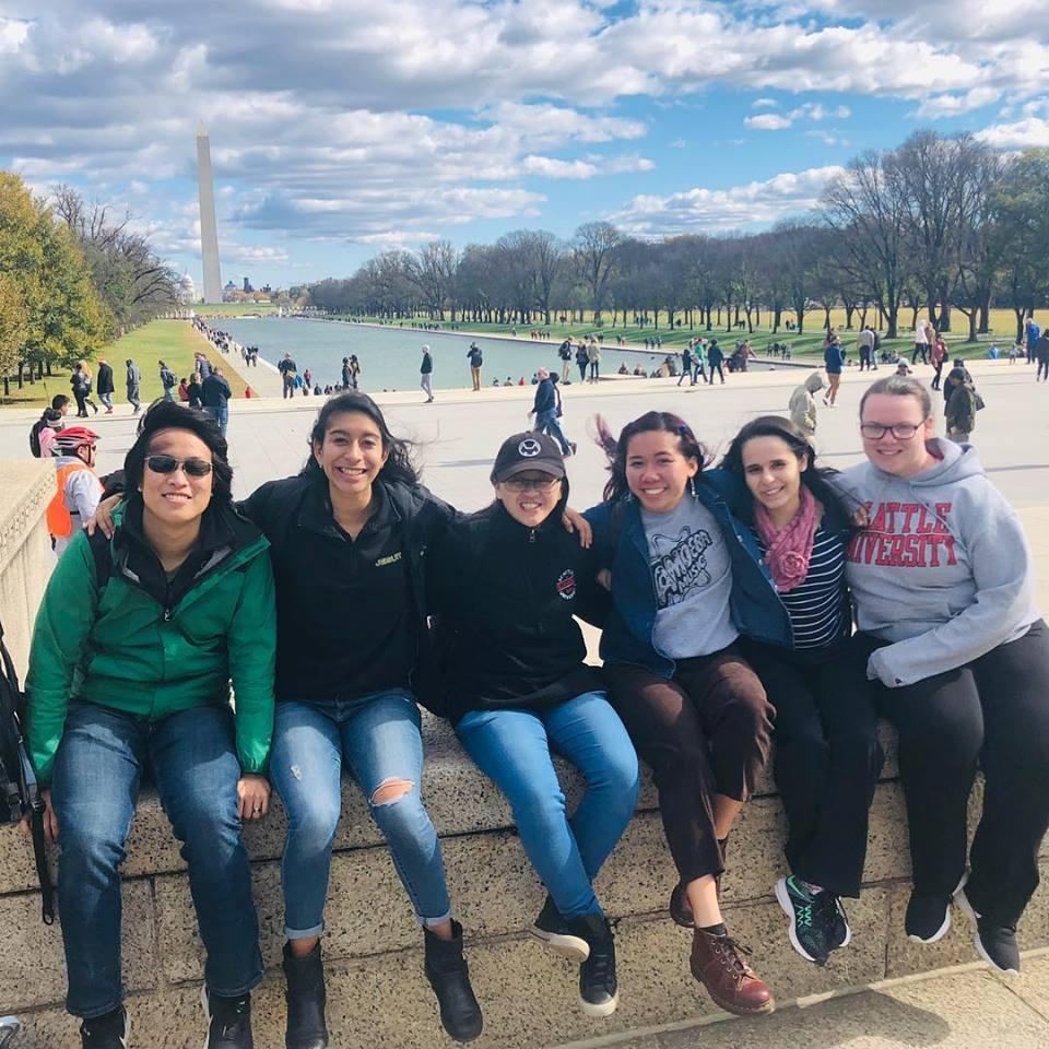 Group of student at the Washington Monument