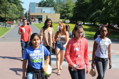 Washington Middle School students on a visit to Seattle University