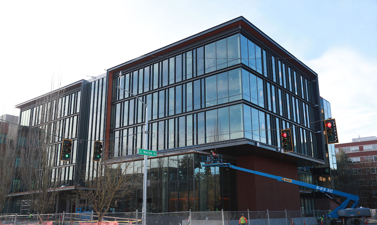 a view of the SU Center for Science and Innovation building under construction