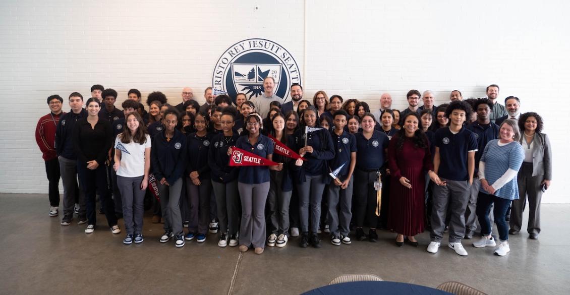 Cristo Ray student group