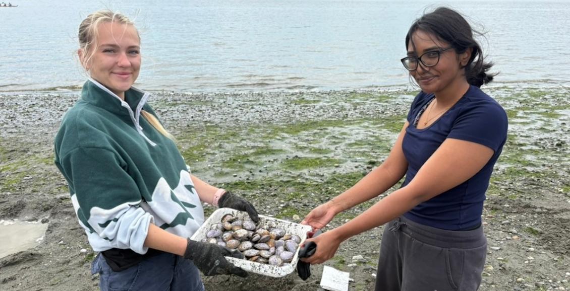 Blake Island two students with rocks.jpeg