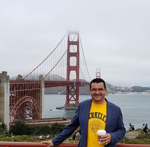 2019 SUSI Scholar Luis Alberto Perez Amezcusa at the Golden Gate Bridge
