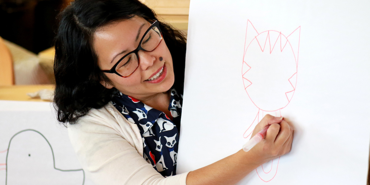 Liz Wong drawing a cat for preschoolers
